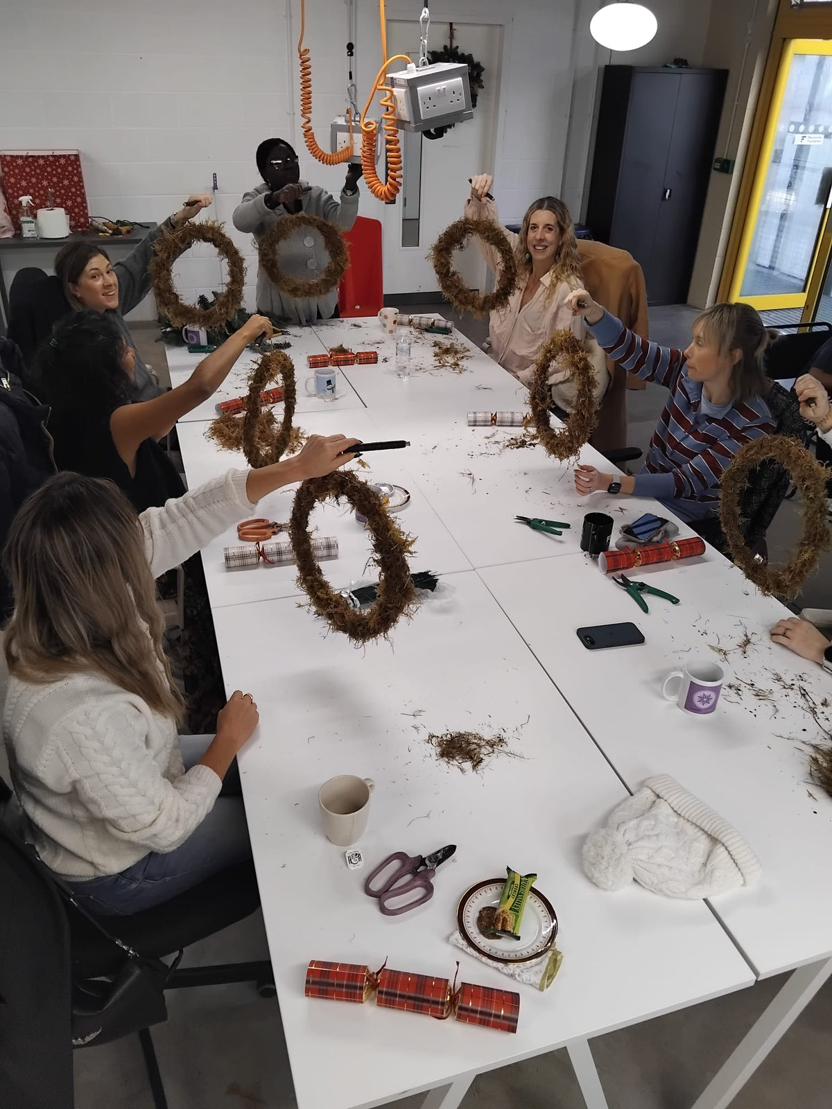 Make your Christmas table arrangements with Kansiyfloral
